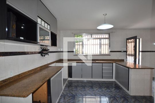 Cozinha de casa para alugar com 5 quartos, 280m² em Penha, Rio de Janeiro