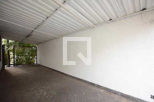 Garagem de casa para alugar com 5 quartos, 280m² em Penha, Rio de Janeiro