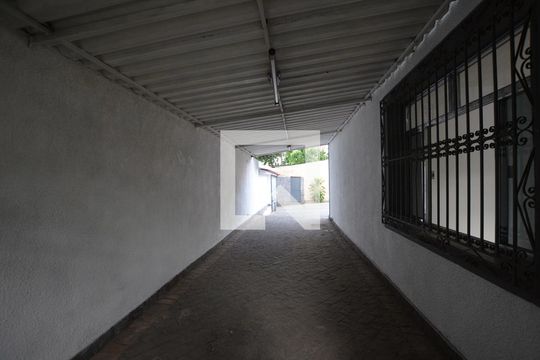 Garagem de casa para alugar com 5 quartos, 280m² em Penha, Rio de Janeiro