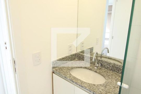 Banheiro de apartamento para alugar com 2 quartos, 38m² em Quarta Parada, São Paulo