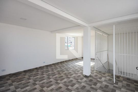 Academia de apartamento para alugar com 1 quarto, 28m² em Jardim Santo Antonio, São Paulo