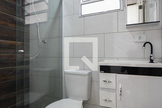 Banheiro de apartamento para alugar com 1 quarto, 28m² em Jardim Santo Antonio, São Paulo