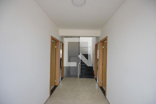 Hall de Circulação de apartamento para alugar com 1 quarto, 28m² em Jardim Santo Antonio, São Paulo