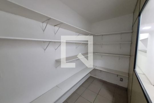 Dispensa de casa à venda com 8 quartos, 301m² em Engenho de Dentro, Rio de Janeiro