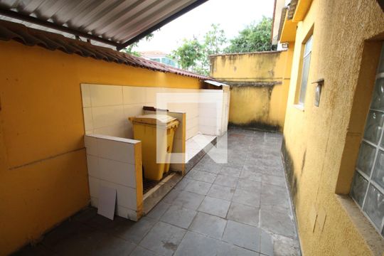 Quintal do 1º imóvel de casa à venda com 8 quartos, 301m² em Engenho de Dentro, Rio de Janeiro