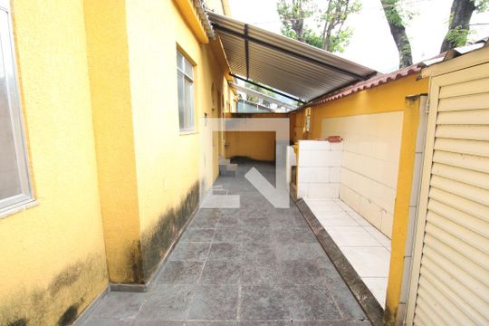Quintal do 1º imóvel de casa à venda com 8 quartos, 301m² em Engenho de Dentro, Rio de Janeiro