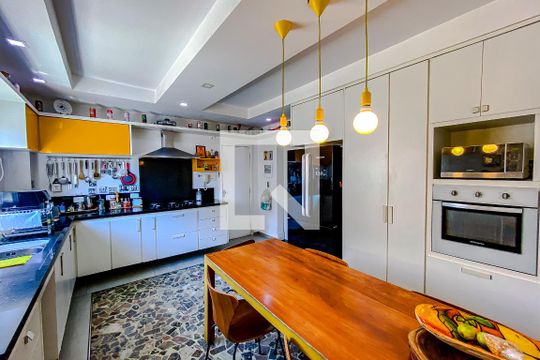 Cozinha de apartamento à venda com 3 quartos, 160m² em Vila Mariana, São Paulo