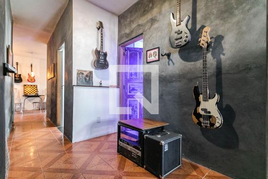 Corredor de casa para alugar com 3 quartos, 300m² em Vila Nova Cintra, Mogi das Cruzes