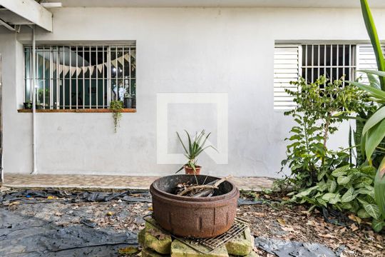 Quintal de casa para alugar com 3 quartos, 300m² em Vila Nova Cintra, Mogi das Cruzes