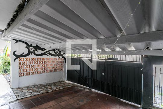 Garagem de casa para alugar com 3 quartos, 300m² em Vila Nova Cintra, Mogi das Cruzes