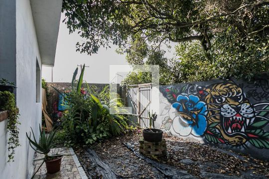 Quintal de casa para alugar com 3 quartos, 300m² em Vila Nova Cintra, Mogi das Cruzes