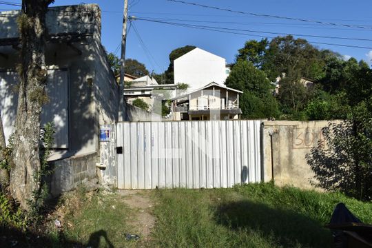 Fachada de casa para alugar com 3 quartos, 100m² em Guabirotuba, Curitiba