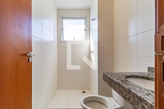 Banheiro de apartamento para alugar com 2 quartos, 47m² em Jardim Boa Vista (zona Oeste), Osasco