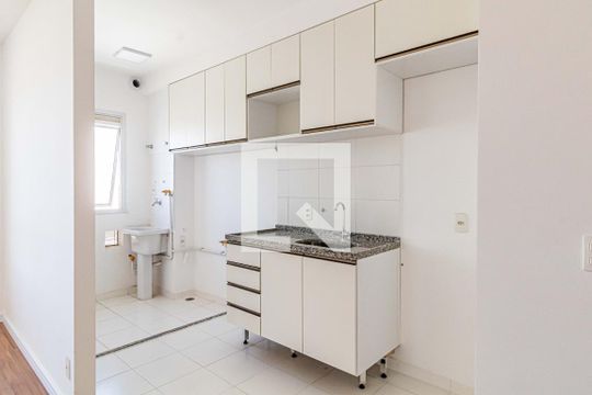 Cozinha de apartamento para alugar com 2 quartos, 47m² em Jardim Boa Vista (zona Oeste), Osasco