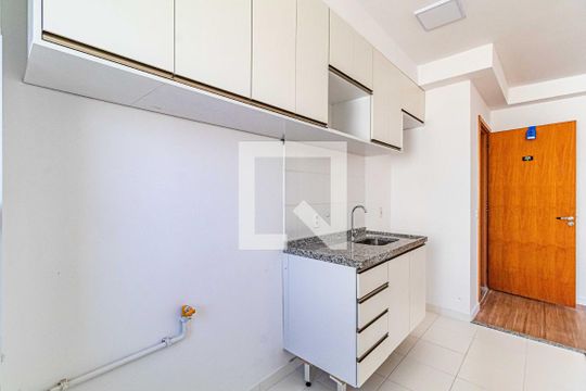 Cozinha de apartamento para alugar com 2 quartos, 47m² em Jardim Boa Vista (zona Oeste), Osasco