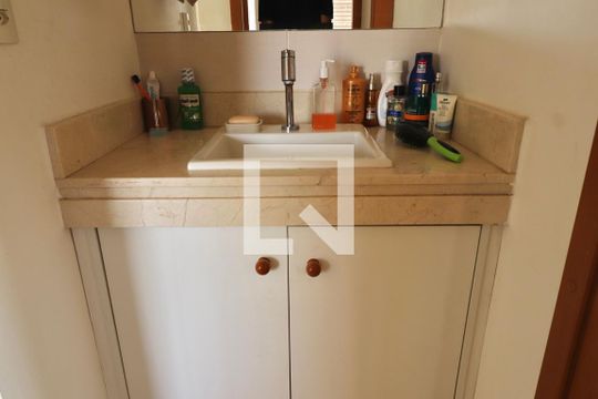 Banheiro de apartamento para alugar com 1 quarto, 51m² em Setor Marista, Goiânia