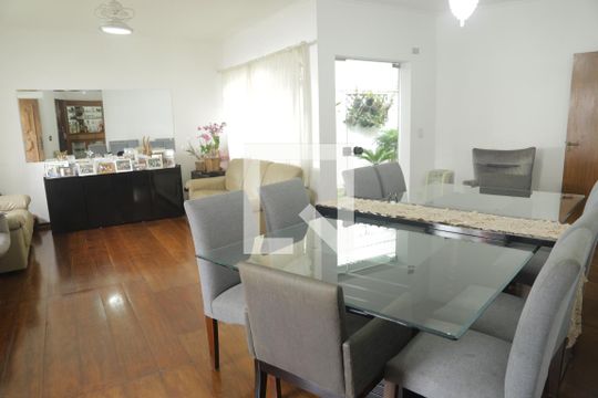 Casa à venda com 5 quartos, 330m² em Mirandópolis, São Paulo