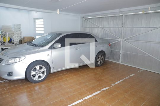 Garagem de casa à venda com 5 quartos, 330m² em Mirandópolis, São Paulo