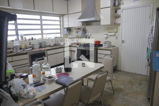 Cozinha de casa à venda com 5 quartos, 330m² em Mirandópolis, São Paulo