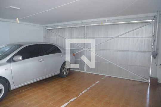 Garagem de casa à venda com 5 quartos, 330m² em Mirandópolis, São Paulo