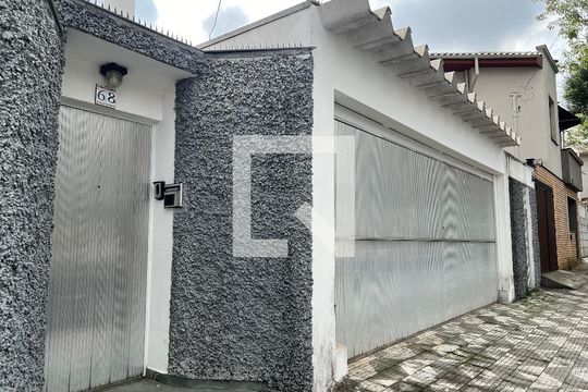 Fachada de casa à venda com 5 quartos, 330m² em Mirandópolis, São Paulo