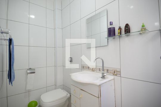 Banheiro de Serviço de casa à venda com 2 quartos, 90m² em Vila Monumento, São Paulo