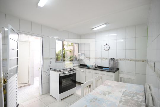 Cozinha de casa à venda com 2 quartos, 90m² em Vila Monumento, São Paulo