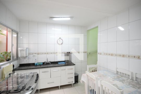 Cozinha de casa à venda com 2 quartos, 90m² em Vila Monumento, São Paulo