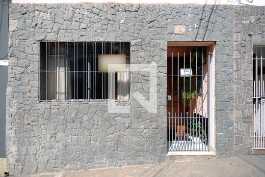 Fachada de casa à venda com 2 quartos, 90m² em Vila Monumento, São Paulo