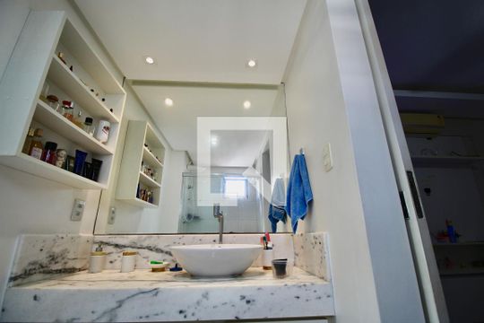 Banheiro da Suíte de apartamento para alugar com 1 quarto, 80m² em Pituba, Salvador