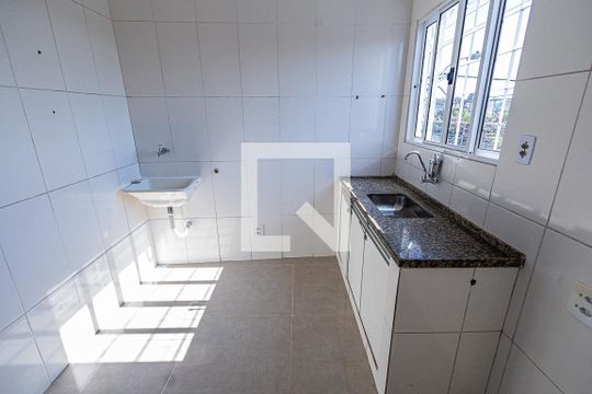 Cozinha de casa para alugar com 2 quartos, 75m² em Santa Terezinha, Belo Horizonte