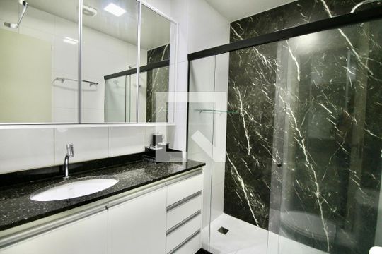 Banheiro da Suíte de apartamento para alugar com 1 quarto, 74m² em Pituba, Salvador