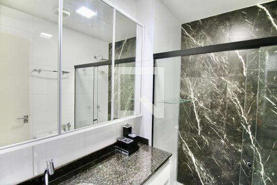 Banheiro da Suíte de apartamento para alugar com 1 quarto, 74m² em Pituba, Salvador