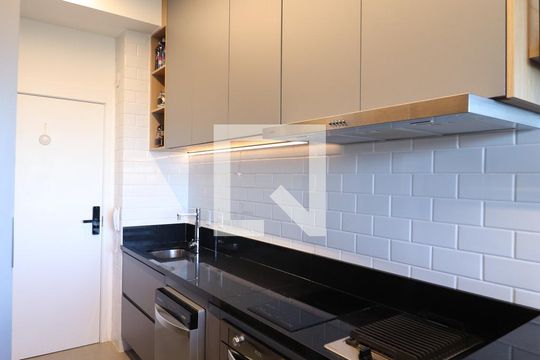 Cozinha de apartamento para alugar com 1 quarto, 42m² em Cerqueira César, São Paulo