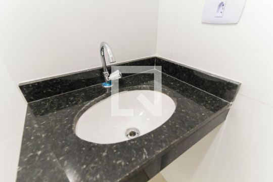 Banheiro de kitnet/studio à venda com 1 quarto, 24m² em Vila Prudente, São Paulo