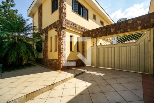 Garagem de casa para alugar com 4 quartos, 467m² em Vila Carrão, São Paulo