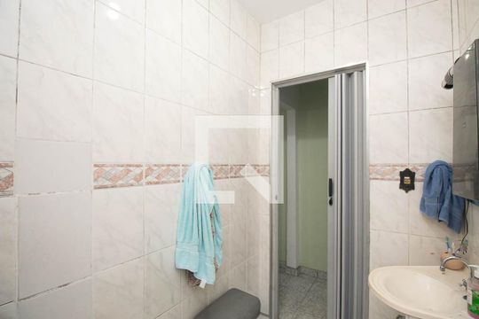 Banheiro da Casa 1 de casa à venda com 4 quartos, 150m² em Vila Medeiros, São Paulo