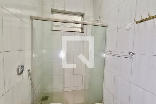 Banheiro social de casa para alugar com 2 quartos, 80m² em Copacabana, Rio de Janeiro