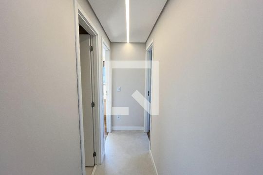 Corredor de apartamento à venda com 3 quartos, 84m² em Vila Guarani (z Sul), São Paulo