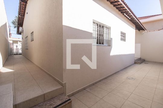 Área externa de casa à venda com 3 quartos, 274m² em Jardim Cotinha, São Paulo