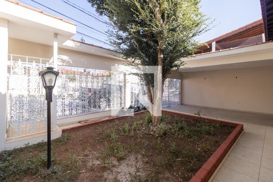 Quintal de casa à venda com 3 quartos, 274m² em Jardim Cotinha, São Paulo