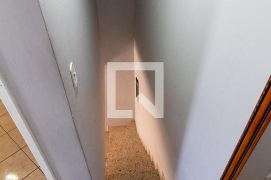 Escada de casa à venda com 2 quartos, 100m² em Irajá, Rio de Janeiro
