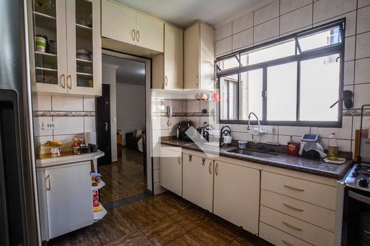 Cozinha de apartamento à venda com 2 quartos, 72m² em Vila Pires, Santo André
