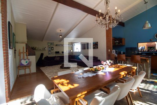 Casa para alugar com 4 quartos, 344m² em Santo Amaro, São Paulo