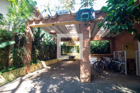 Garagem de casa para alugar com 4 quartos, 344m² em Santo Amaro, São Paulo