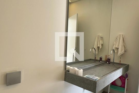 Lavabo de casa de condomínio à venda com 4 quartos, 380m² em Alphaville, Santana de Parnaíba