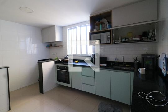Cozinha de casa à venda com 2 quartos, 90m² em Jardim Guanabara, Rio de Janeiro