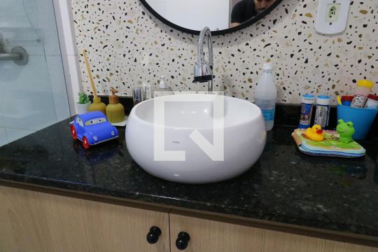 Banheiro da Suíte 1 de casa à venda com 2 quartos, 90m² em Jardim Guanabara, Rio de Janeiro