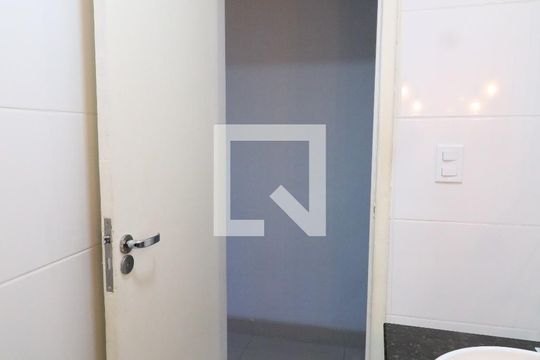 Lavabo de casa à venda com 2 quartos, 90m² em Jardim Guanabara, Rio de Janeiro
