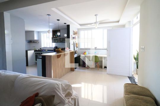 Casa à venda com 2 quartos, 90m² em Jardim Guanabara, Rio de Janeiro